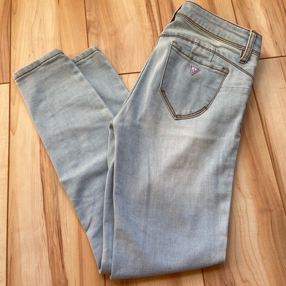Guess Jeans - Picture 2 of 4